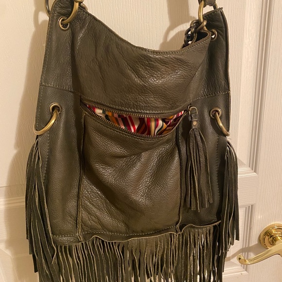 Cut ‘N Paste Lia Saddlebag w/Chain - Picture 3 of 8